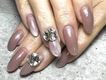 ジョリ(Jolie)/Vカットネイル