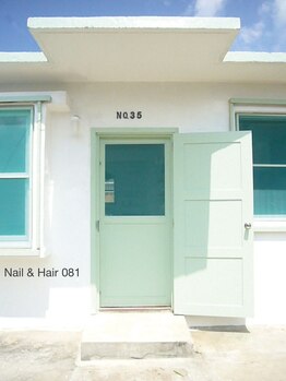 ゼロハチイチ(081)/サロンの入り口