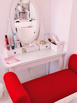 ビウィッチ トータル ビューティー サロン(BEWITCH TOTAL BEAUTY SALON)/内観