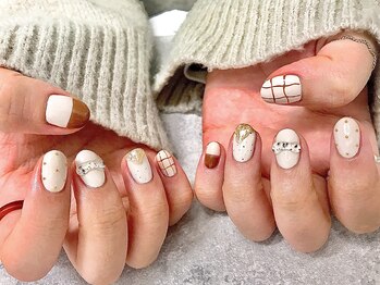 ティーエス ネイル ガーデン(T.S Nail Garden)/白系ニュアンスデザイン