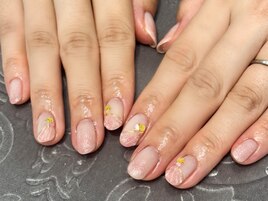 夏の涼しげ貝殻ネイル