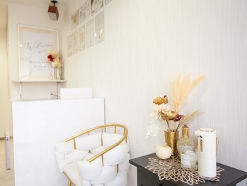 リリアン(RelieN)/白を基調としたフロントスペース