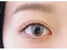 ふわふわなマツエクでナチュラルな仕上がり。オフィスでもOK