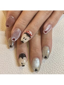 クイーン(Queen)/夢の国ネイル