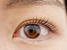 コナ(KONA)/目の形に沿って似合わせデザイン