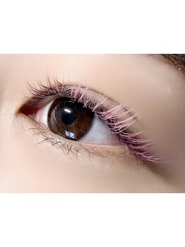 ネイル・アイメニューの同時施術が可能