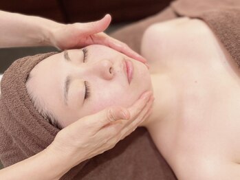 ラシュレ(BEAUTY CONCIERGE RASSURER)の写真/小顔の近道は肩甲骨から?!リンパを流してむくみ改善*デコルテ/肩甲骨/肩首/小顔フェイシャル初回¥5500