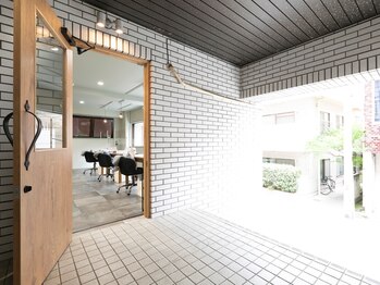 ナギ 川口店(nagi)/少し階段上がると入口です！