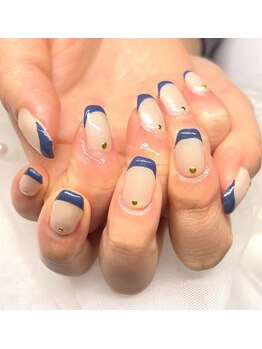 スタッズ×カラーフレンチ