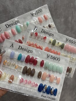 キューセブン イオンモール春日部店(Q7)の写真/《ワンカラー税込￥4500～、デザインも決まった中からの定額メニュー》お仕事上アートが出来ない方にも◎