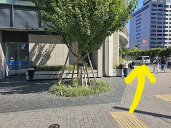 エステティック アントワネット/左側のローソンを目指します