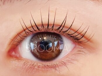 ブローマ(BROOMA)の写真/まつ毛の長さを最大限に活かした自然な仕上がりで、ナチュラル上品な目元を実現いたします☆モチの良さ◎