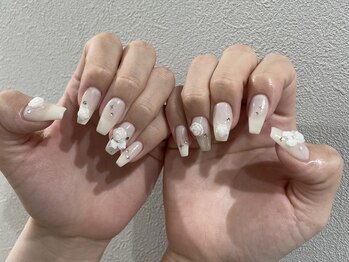 モア 西新宿店(MOA)の写真/【西新宿駅すぐ/デザイン持ち込みOK♪】TVでお好きな動画を見ながらリラックスして施術が受けられます◎