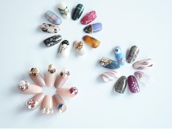 ネイルアート ユニ(Nail Art UNI)の写真/【園田駅３分】季節感を大切にしたデザイン多数♪サンプルは毎月追加されトレンドもしっかり落とし込みOK◎