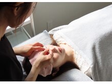 ENA/ラッシュリフト施術風景