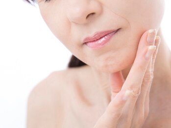 エステティックサロン マーレ(ESTHETIQUE SALON mare)の写真/【新メニュ-!顔筋トレで小顔に◎】エレクトロフィ-ルセラピ-で顔の筋トレ&マッサ-ジが同時に叶う♪¥5800～