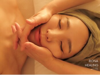 ロナヒーリング(RONA healing)の写真/オールハンドの魔法でキュッと引き締め！憧れの小顔を叶える専門ケア