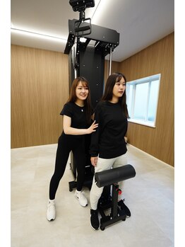 ストレッチトレーニング(STRETCH+TRAINING)/4Dマシンを使用した全身運動