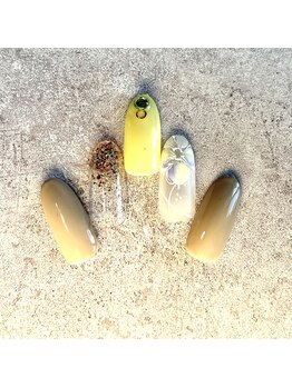 イエロフラワーネイル