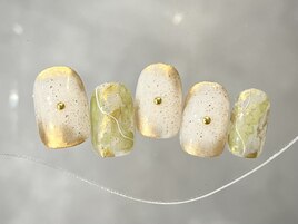 サンドベージュ×ゴールドネイル