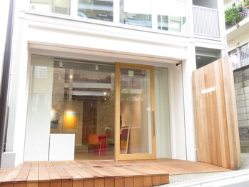 マム(MOM)/店舗入り口