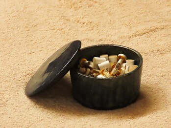 NAOホリスティック鍼灸サロン/台座灸でツボ刺激