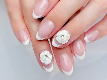 キラネイル アンド アイラッシュ by World Beauty(KIRA)の写真/大人女性の夢を叶える、飾らない上品な美しさ。さりげない大人上品な美爪ネイルで高揚感を。