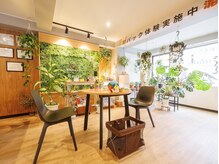 ニコリ(NICOLI)の雰囲気（緑が多くマイナスイオン溢れる明るい待合室【エステ/東村山】）