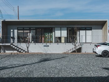 カドレ(Cadre)/外観店舗 駐車場