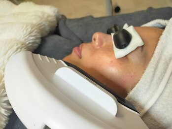 ミランジュ(miranju)の写真/【専門機関顔負けのシミケア】最新光フェイシャル×オーダーメイド施術◎トーンアップ・小顔効果◎