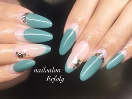 細フレンチ×ロングネイル