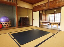 整体・ボディメイクはマットのうえで施術します。