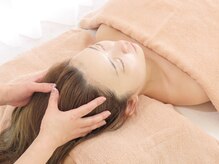 トータルビューティーサロン ティティ(Titi)の雰囲気（お手入れの最後はヘッドマッサージでお肌の巡りと癒しでお仕上げ）