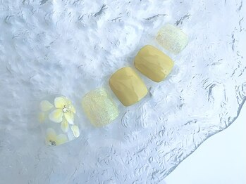 ブエノスカリン(Buenos Karin)/イエローフラワーネイル