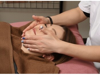 イールーム(eroom)の写真/40代後半のたるみケアに◎筋肉へアプローチ＆血行促進でキュッと上がった小顔へ！