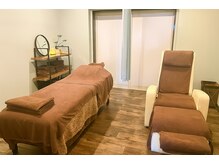 店内落ち着いた雰囲気、5.60代の方も気軽に来店いただいています