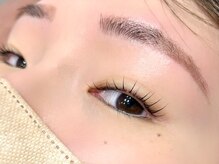 骨格や目元のバランスを見ながら一人ひとりに合わせてデザイン♪