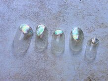 シープラスエー(C+A)/変形フレンチを氷ネイルで