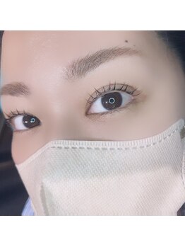 パリーアヴニール(PARIS AVENIR)の写真/【眉もお手入れされたい方へ】まつ毛パーマと一緒に眉も骨格に合わせてお手入れ可能◎