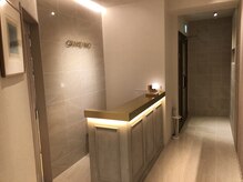 グラン・イーノ　ＤＡＹＳＰＡ　新宿店の雰囲気（海外リゾートホテルのようなインテリアと清潔感のある店内）