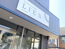 リアン(LIEN)の雰囲気（角地なので看板を目印に♪屋上には【エノモトスポーツ】の青看板）