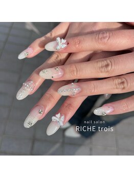 リッシュ トロワ(RICHE trois)/韓国っぽ!白グラネイル