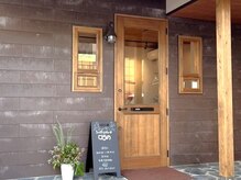 ちょっきん アンド ぱーまひらのの雰囲気（サロンの入り口です。）