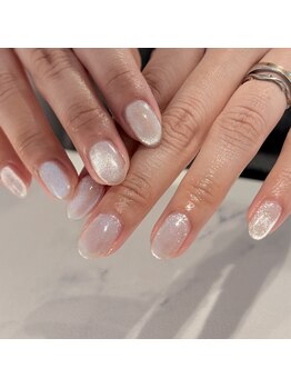 プチリュクス(Petit Luxe)/美フォルムで大人可愛い指先へ