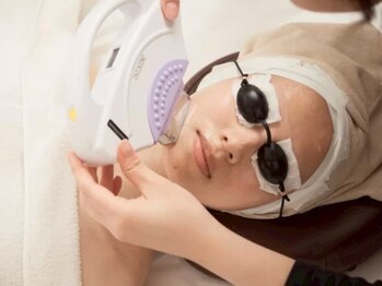 Kaela 関内店【肌質改善/ピーリング/毛穴/脱毛】の写真/【コスパ◎】〈全顔+2部位脱毛¥5,980〉高性能機器使用で結果にこだわった顔脱毛☆丁寧な施術が自慢です♪