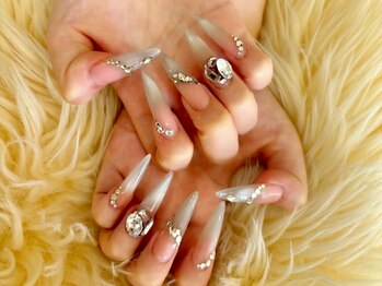 ネイビー(Naivy)の写真/京成千葉中央駅スグ★スカルプ好きの方が最もこだわるフォルムをとことん追求！理想を詰め込んだ指先に♪