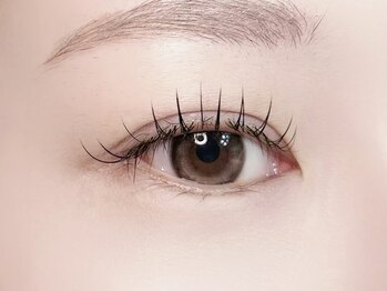 ナッティ(natti)の写真/しっかり華やかだけどナチュラルなデザインが得意です。 やりすぎ感のない、洗練された上品なお目元に