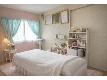 ラマージュ(Ramages)の雰囲気(寝心地の良いふわふわベッドに寝てるだけでー10センチに!)