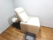 ちょっきん アンド ぱーまひらのの雰囲気（ゆったりリクライニングチェアで施術させていただきます。）