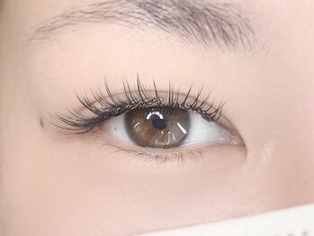 エムアンドエヌ(m&n)の写真/ボリュームラッシュで自然な仕上がり◎超軽量で持続力UP!丁寧な前処理と商材へのこだわりで付け心地抜群♪